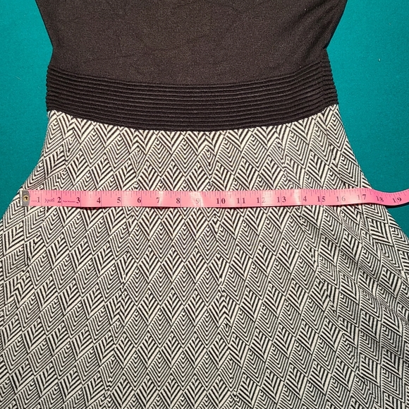 Gabby Skye art deco pattern sweater dress - Picture 8 of 10